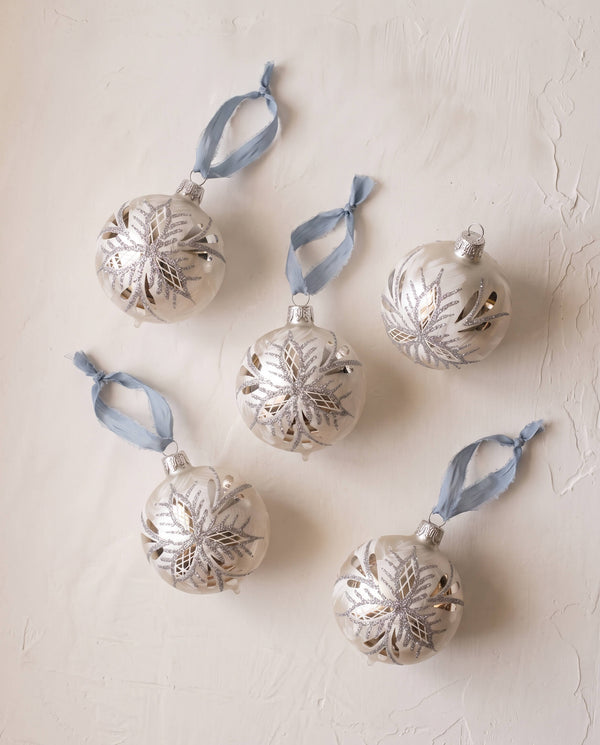 White mouth-blown German glass bauble with hand-applied glitter, made in Thuringia, Germany