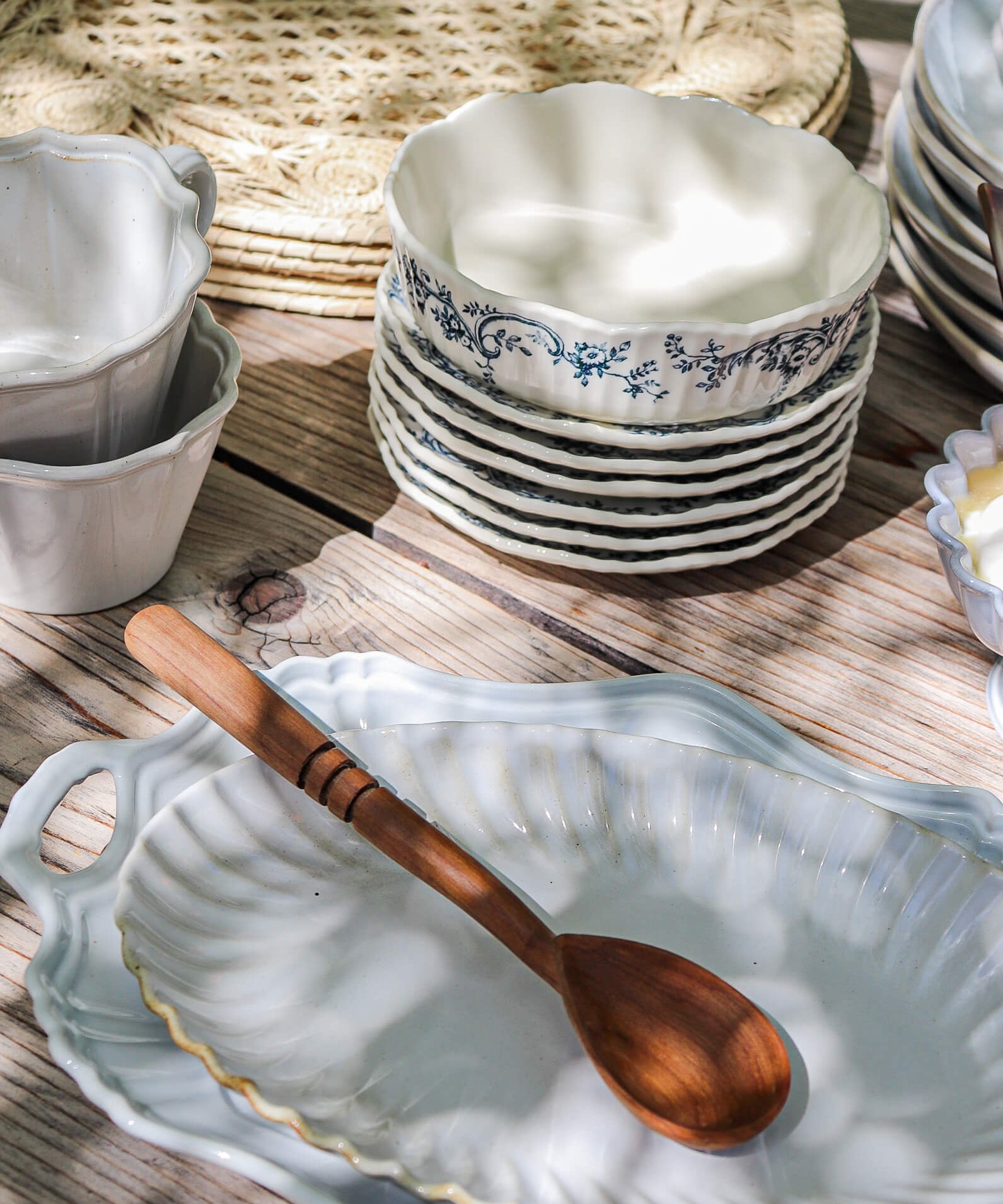 Audrey Round Porcelain Cake Pan - Faire Living