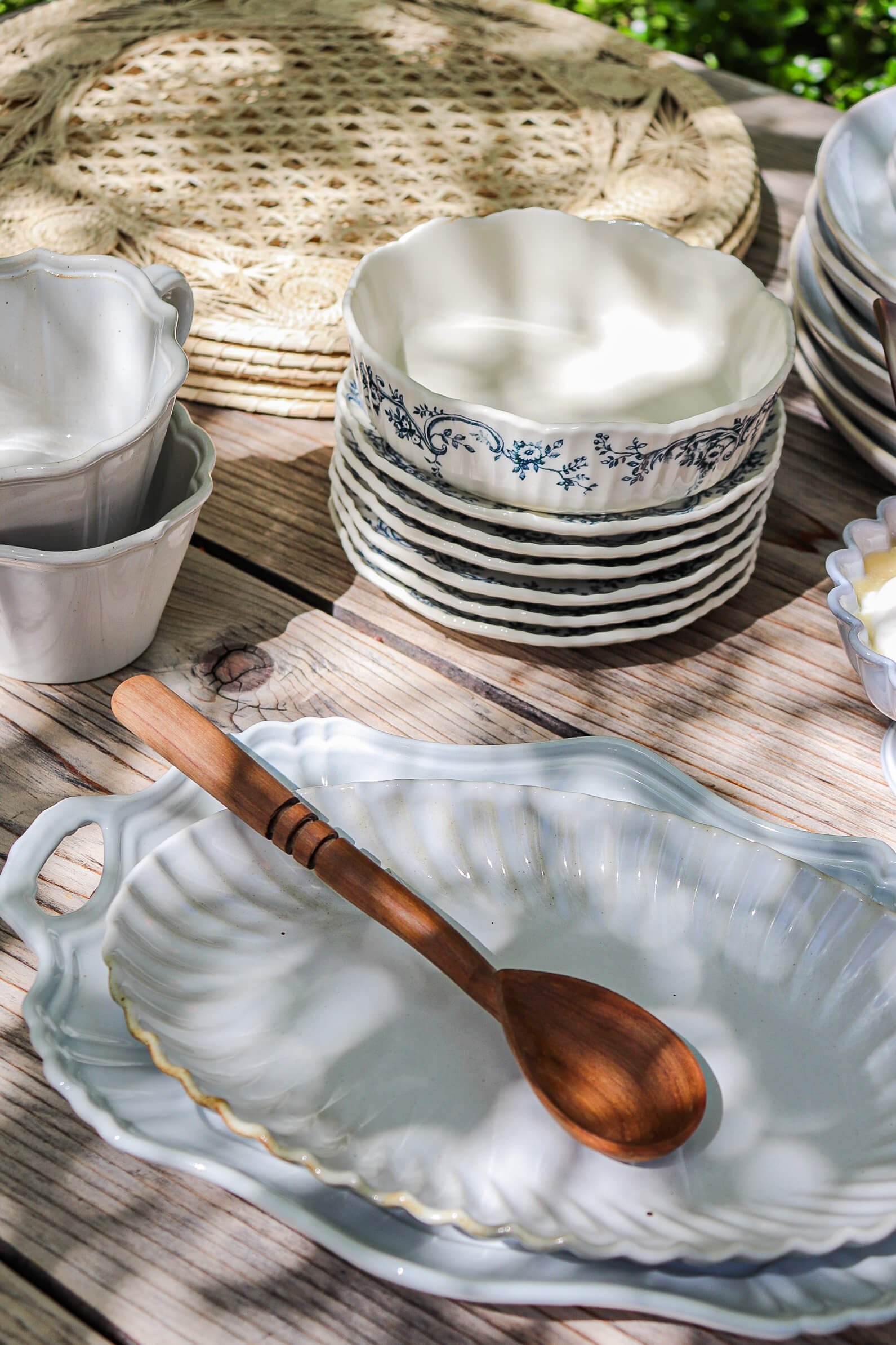 Audrey Round Porcelain Cake Pan - Faire Living