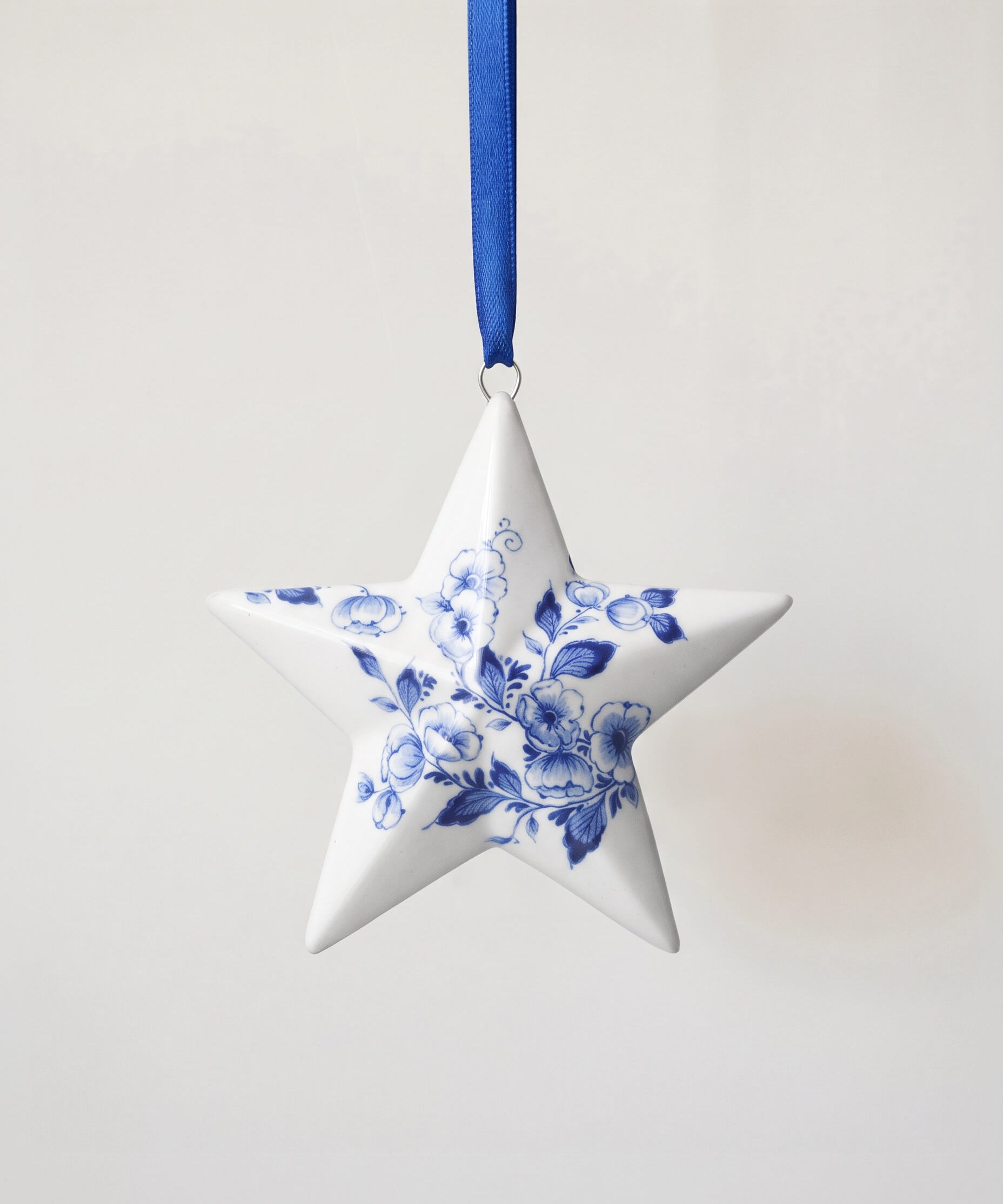 Porcelain star ornament hand-painted with a Delft blue floral motif, made in Delft, Netherlands