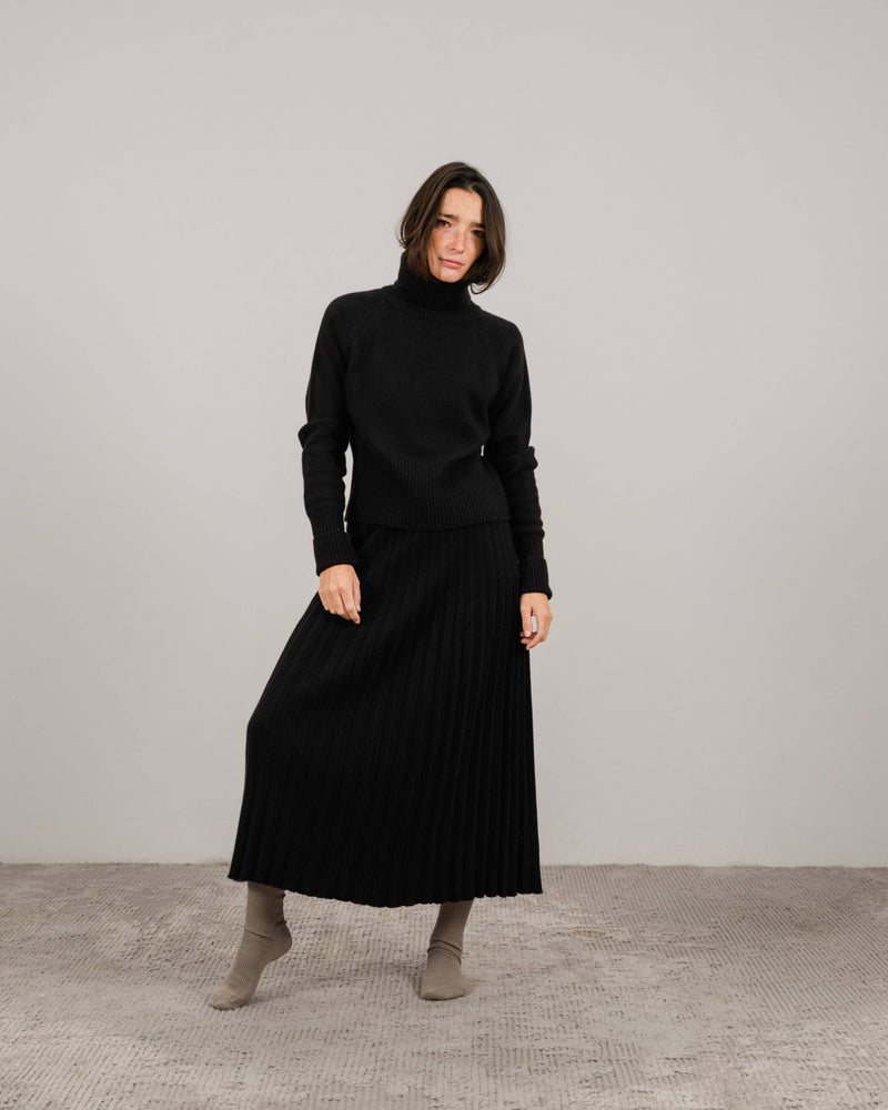 Italian Cashmere Roll-Up Cuff Turtleneck in Black