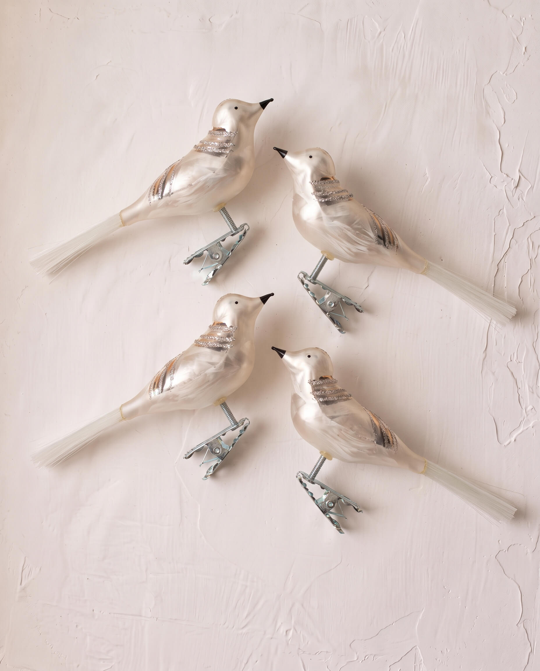 Set of four white mouth-blown glass bird ornaments with glitter detail, made in Thuringia, Germany