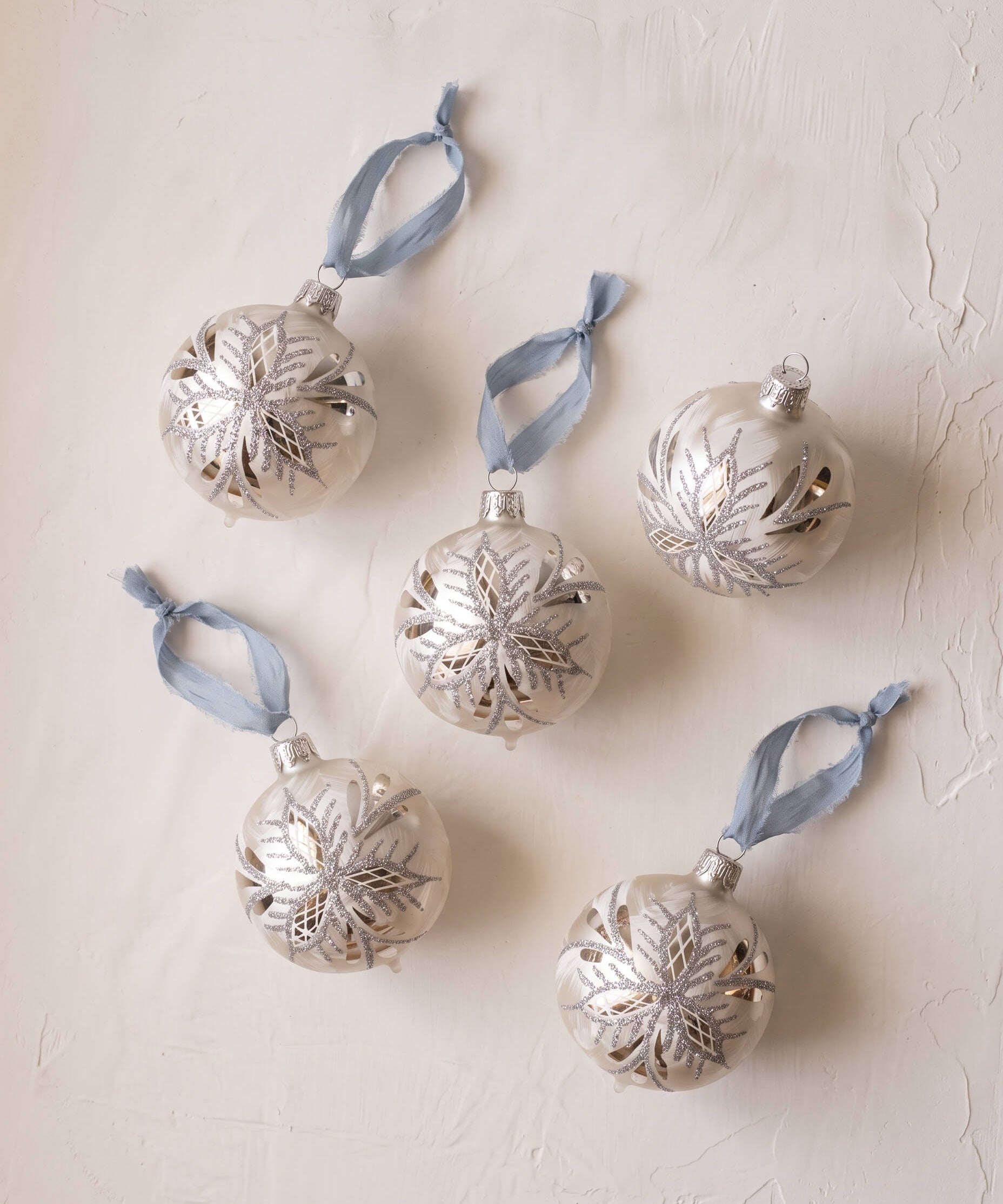 White mouth-blown German glass bauble with hand-applied glitter, made in Thuringia, Germany