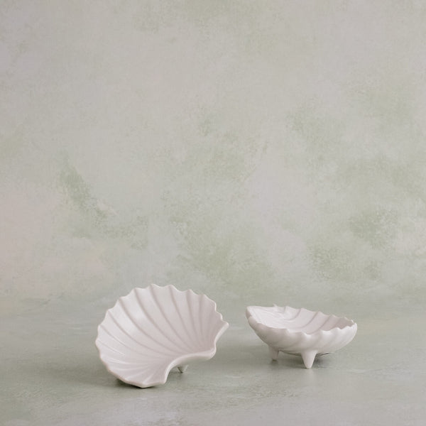 Japanese Porcelain Footed Shell Dish