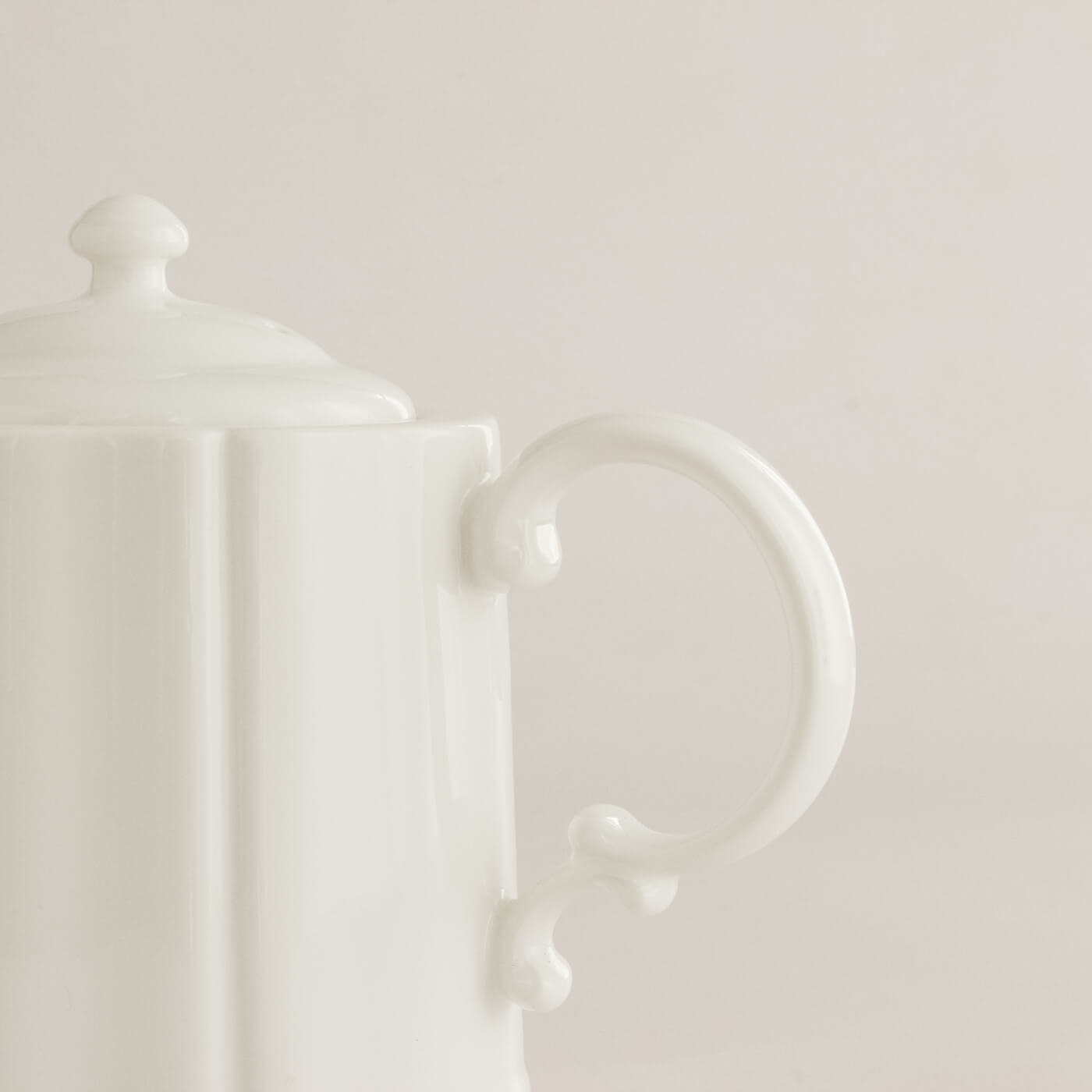 White Japanese Porcelain Teapot by Marumitsu Poterie of Japan
