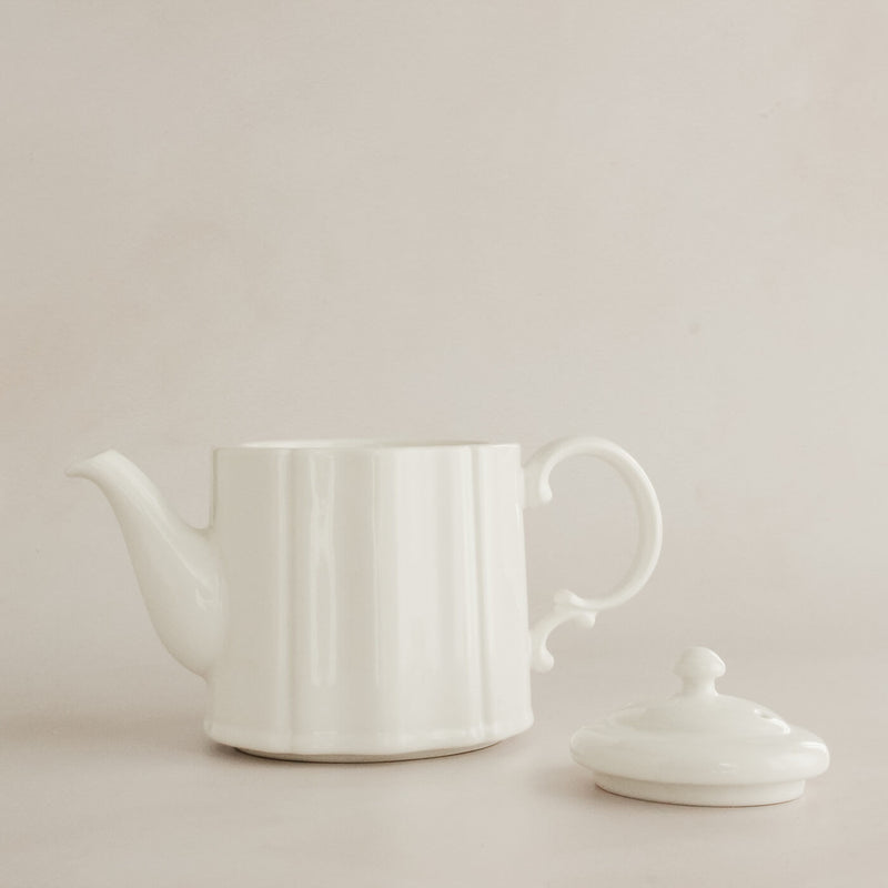 White Japanese Porcelain Teapot by Marumitsu Poterie of Japan