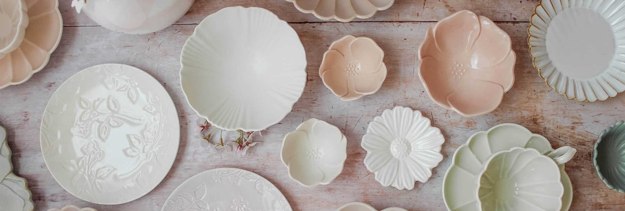 White Porcelain Flower Snack Bowls - Faire Living